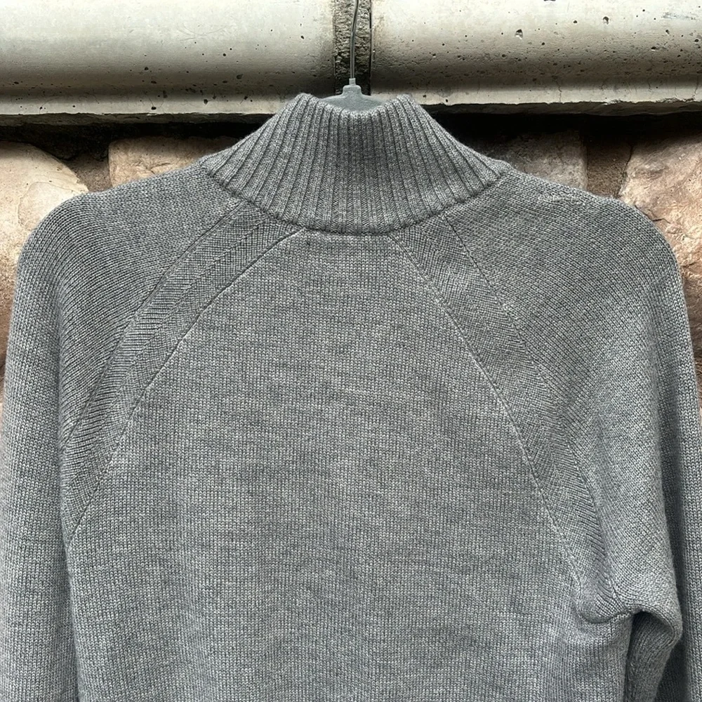 Banana Republic Men’s Sweater Gray Merin  Extra Fine Wool Size Medium